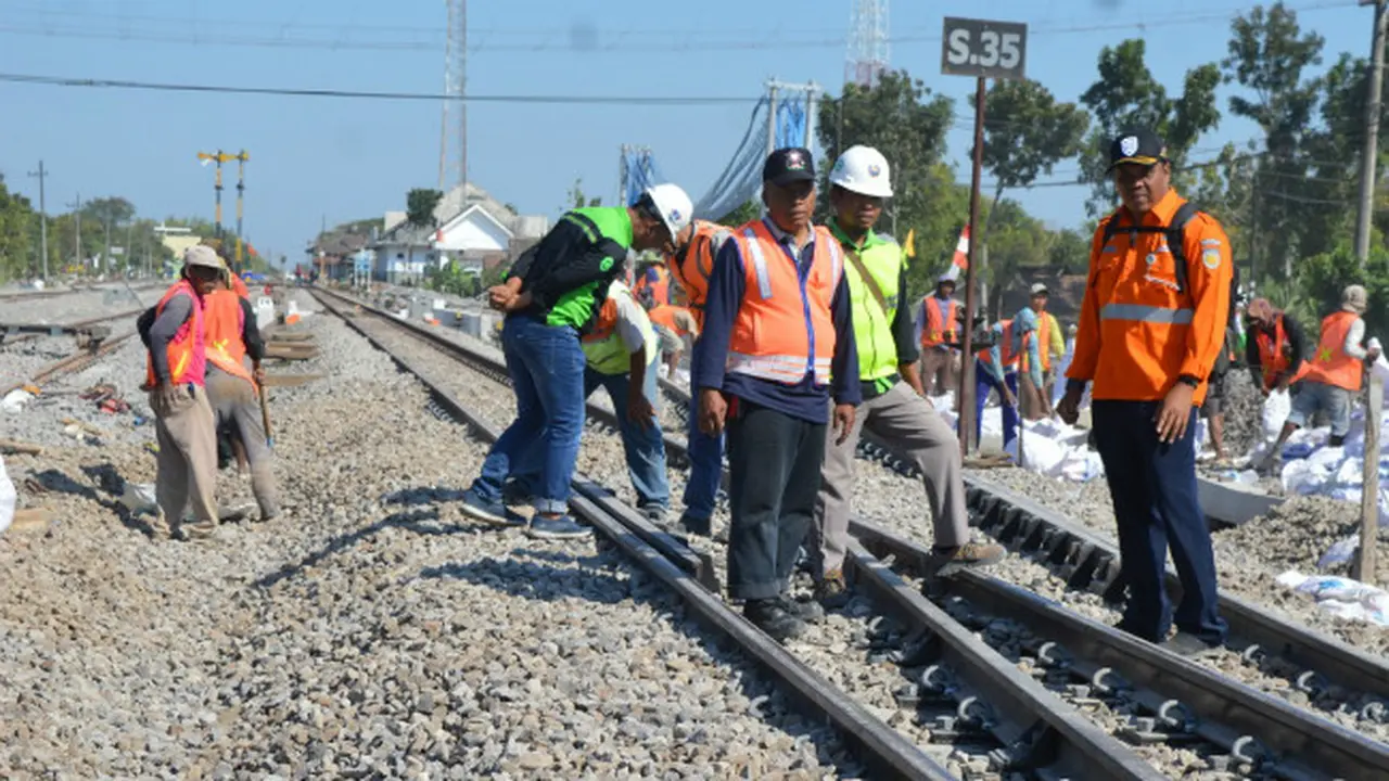 Keterlambatan Kereta Api karena Ada  Pergeseran Jembatan di Jalur Stasiun Geneng - Paron