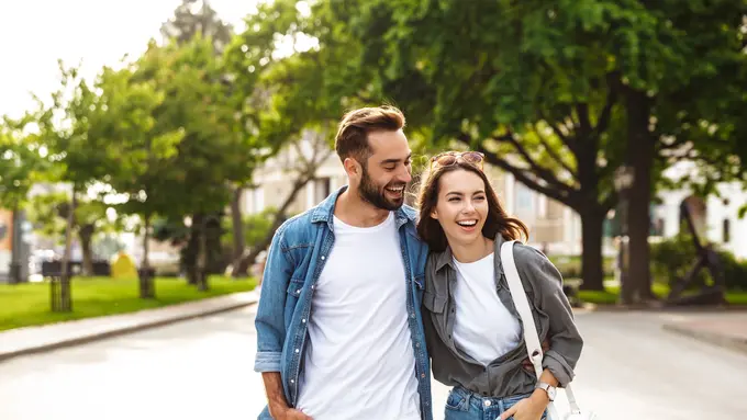 bahagia jalan-jalan kencan