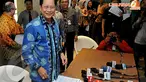 Presiden Direktur PT Bank Central Asia Tbk (BCA) Jahja Setiaatmadja memberikan keterangan pers di Menara BCA, Jakarta, Selasa (22/4/2014) (Liputan6.com/Johan Tallo).