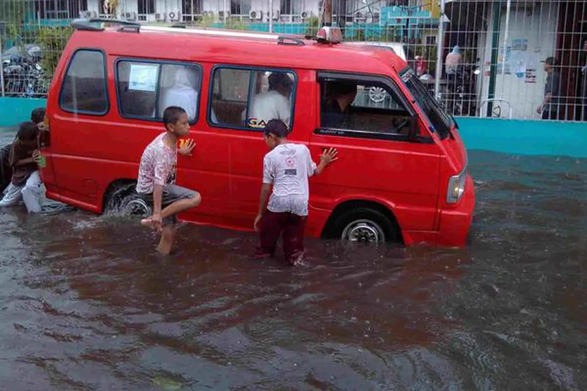 Cek Genangan dan Titik Kemacetan Sore Ini