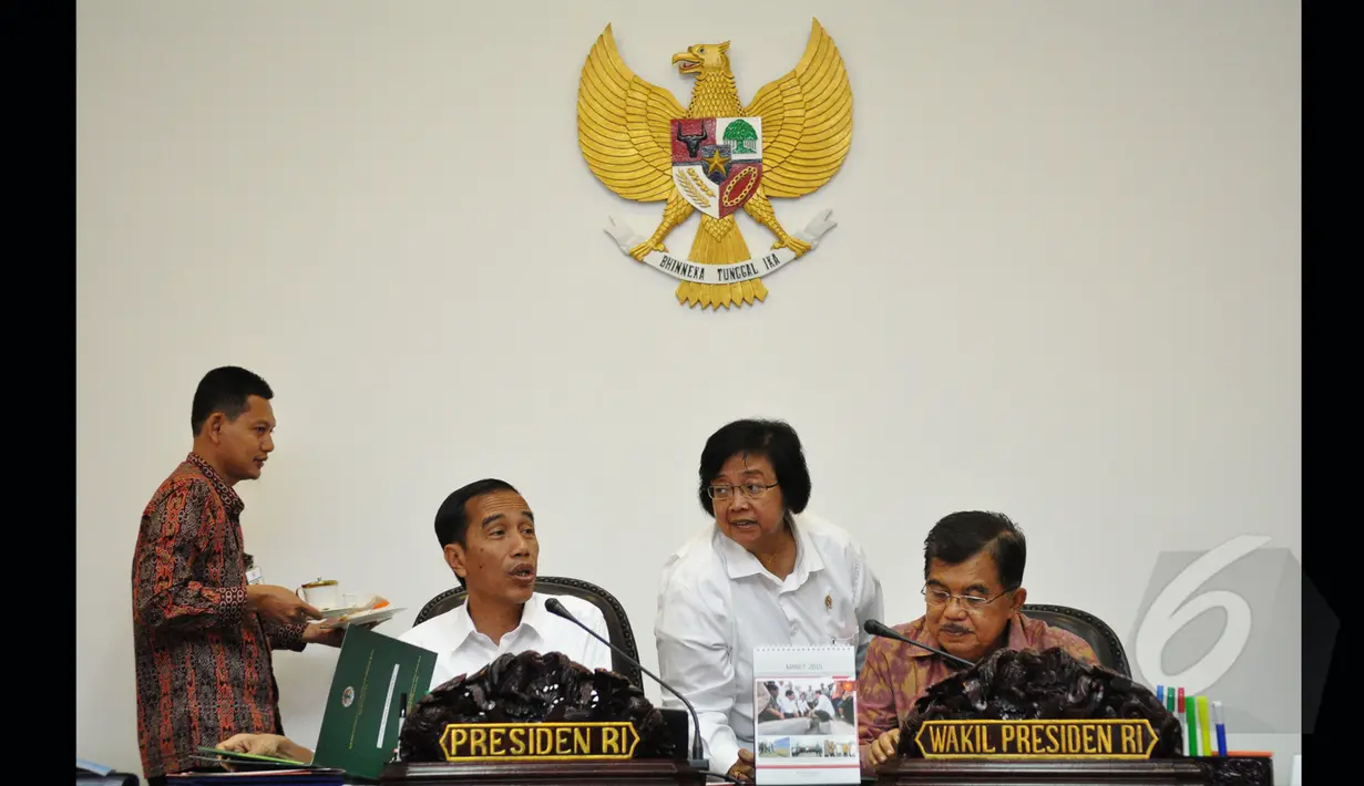Suasana rapat terbatas antara Presiden dengan sejumlah menteri di Kantor Presiden, Kompleks Istana Kepresidenan, Jakarta, Rabu (11/3/2015). (Liputan6.com/Faizal Fanani)