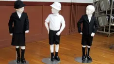 Foto tak bertanggal memperlihatkan seragam sekolah dasar Taimei yang didesain Giorgio Armani. Sekolah dasar itu berencana mengajukan rencana pembuatan seragam baru yang dibanderol dengan harga sekitar  Rp10 jutaan. (Taimei Elementary School via AP)
