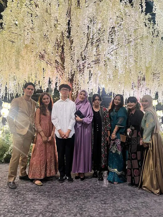 Potret anggun Angelina Sondakh (Sumber: Instagram/@angelinasondakh09)