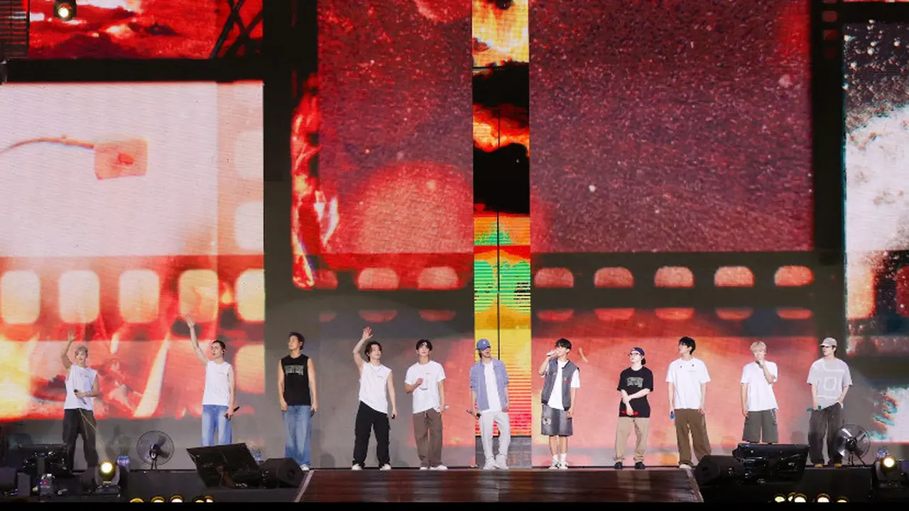 Outfit Member SEVENTEEN saat Konser Right Here Jakarta