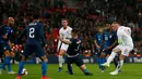 Aksi Wayne Rooney mencoba melakukan tendangan ke arah gawang pada laga persabahatan kontra Amerika Serikat yang berlangsung di Stadion Wembley, Inggris. Timnas Inggris menang 3-0. (AFP/Ian Kington)