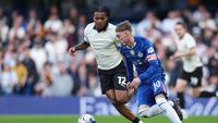 Aksi Cole Palmer dalam laga Chelsea vs Port Vale di FA Cup 2025/2026, Sabtu (4/4/2026). (AP Photo/Ian Walton)