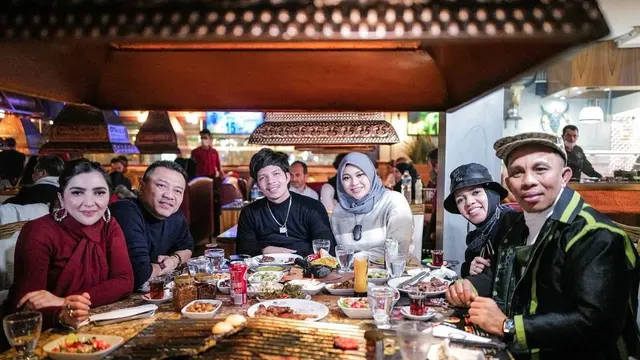 Pertama Kali Bertemu, Ini 6 Potret Kebersamaan Ashanty dan Lenggogeni Faruk