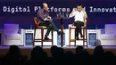 Presiden Bank Dunia Jim Yong kim bersama Pendiri Alibaba Group Jack Ma dalam diskusi panel “Disrupting Development” Pertemuan IMF-Bank Dunia di Nusa Dua, Bali pada Jumat (12/10). (Liputan6.com/Angga Yuniar)