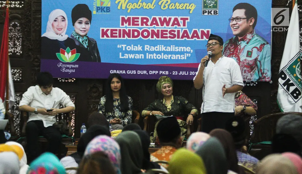 Suasana diskusi Mantan terpidana teroris Kurnia Widodo di DPP PKB, Jakarta, Minggu (23/7). Diskusi tersebut bertemakan ÒMerawat Keindonesiaan Tolak Radikalisme, Lawan Intoleransi" sekaligus rangkaian Harlah ke-19 PKB. (Liputan6.com/Faizal Fanani)