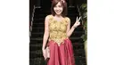 Gaun berwarna emas merah tersebut berhasil membuat penampilan Bella makin cantik. (4/6/14) (Liputan6.com/Panji Diksana)