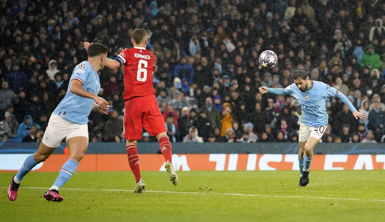 Anak asuh Pep Guardiola menang telak tiga gol tanpa balas atas tamu mereka, Bayern Munchen. (AP Photo/Dave Thompson)