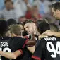 Para pemain AC Milan merayakan gol yang dicetak Ricardo Rodriguez, ke gawang Craiova pada laga kualifikasi Liga Europa di Stadion Municipal, Rumania, Kamis (27/7/2017). Craiova kalah 0-1 dari AC Milan. (AP/Alexandru Dobre)