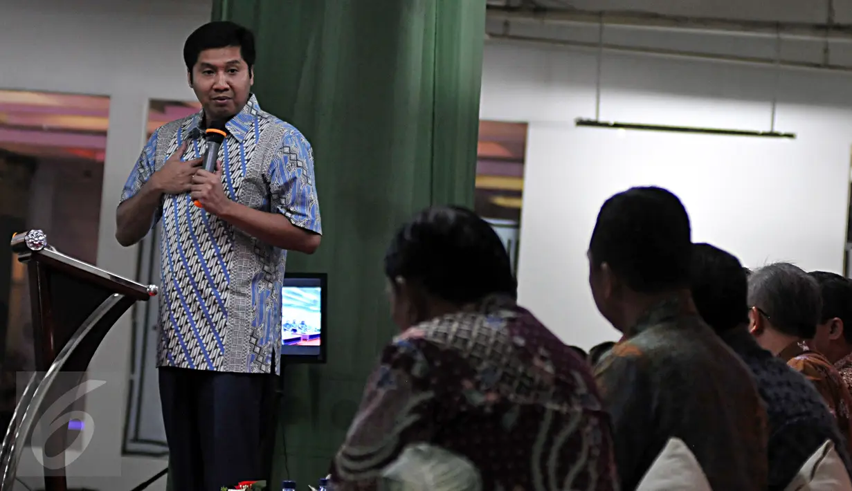 Anggota Komisi XI DPR Maruar Sirait saat menjadi narasumber dalam dialog dengan pedagang di LTC Glodok, Jakarta, (6/11/2015). Dialog membahas sinergitas pemahaman perlindungan konsumen, pengawasan barang serta penegakan hukum.(Liputan6/JohanTallo)