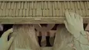 Detail dari patung pianis yang dibuat oleh seniman Tomislav Horvat di studio miliknya di Podturen, Kroasia, Kamis (27/10). Patung yang memiliki berat 100 kg ini dibuat dari susunan sekitar 210.000 batang korek api selama 30 bulan. (REUTERS/Antonio Bronic)