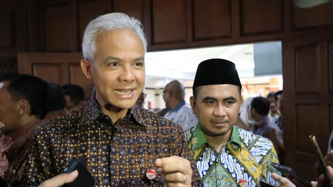 Bakal calon presiden (capres) PDIP Ganjar Pranowo tidak mempermasalahkan Ketua Umum (Ketum) Demokrat Agus Harimurti Yudhoyono (AHY) mengkritik kinerja Presiden Joko Widodo atau Jokowi.