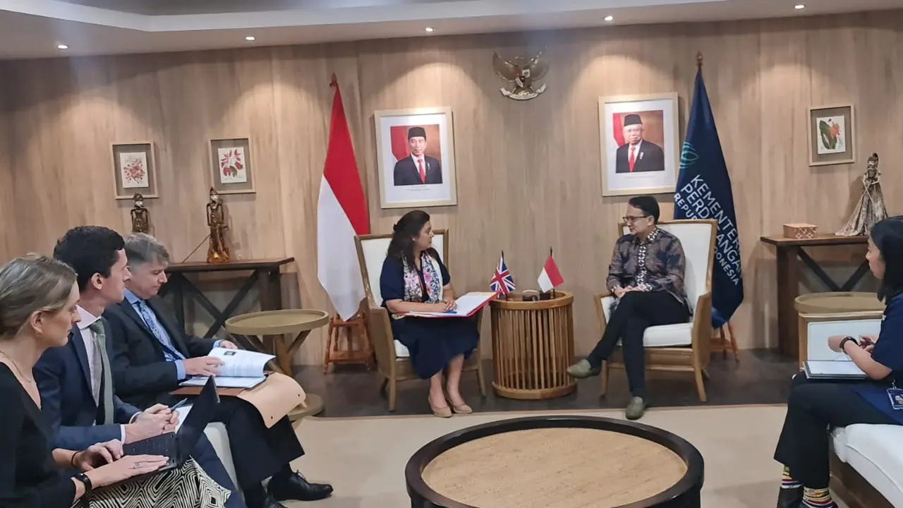 Menteri Industri dan Keamanan Ekonomi di Departemen Bisnis dan Perdagangan Inggris, Nusrat Ghani,