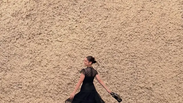 Bak Wednesday Addams, Gaya Gothic Ziva Magnolya Saat Museum Date Curi Atensi