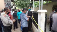 Kediaman pasutri di Bekasi yang ditemukan tewas, Senin (27/4/2020). (Liputan6.com/Bam Sinulingga)