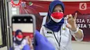 Vaksinator menunjukkan vaksin COVID-19 dosis ketiga atau booster untuk tenaga kesehatan di RSUD Matraman, Jakarta, Jumat (6/8/2021). Pemberian vaksin dosis ketiga atau booster kepada tenaga kesehatan di Indonesia ditargetkan rampung pada pekan kedua Agustus 2021. (Liputan6.com/Herman Zakharia)