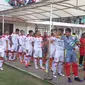 Persis Solo (putih) bersiap menghadapi Persiba Bantul di Stadion Sultan Agung Bantul, Minggu (7/5/2017). Kedua tim bermain 1-1. (Liputan6.com/Switzy Sabandar)