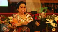 Presiden Ke-5 RI, Megawati Soekarnoputri memberikan pidato saat Peringatan KAA 2017 di Istana Negara, Jakarta, Selasa (18/4). Menurut Megawati, awal berdirinya KAA bukan dimaksudkan untuk menentang blok lain (Liputan6.com/Angga Yuniar)