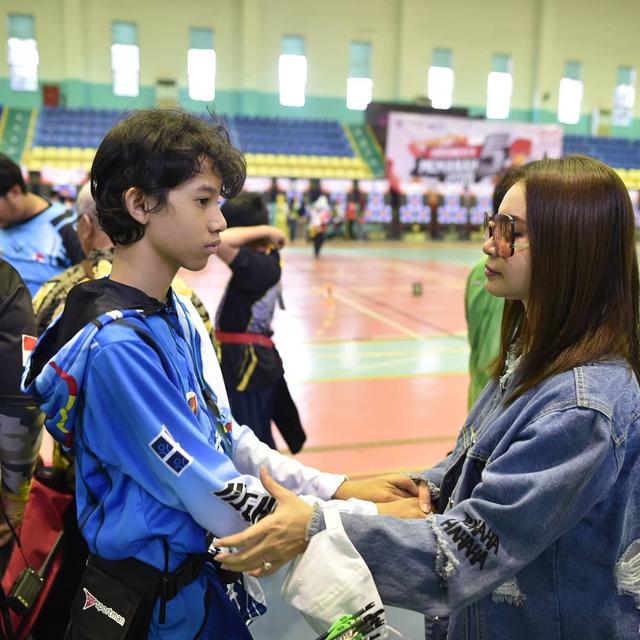 Rossa dan anaknya. (Foto: Dok. Instagram @itsrossa910)