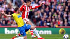 Paul Dummet merupakan produk lulusan akademi Newcastle United. Ia akhirnya bergabung dengan tim senior pada 1 July 2011. Namun Paul Dummet tidak banyak mendapatkan tempat di inti yang membuat dirinya beberapa kali dipinjamkan ke St, Mirren. Total hingga hari ini, Sabtu (14/10/2023) ia telah bermain selama 12 tahun 3 bulan untuk The Magpies. (AFP/Paul Ellis)