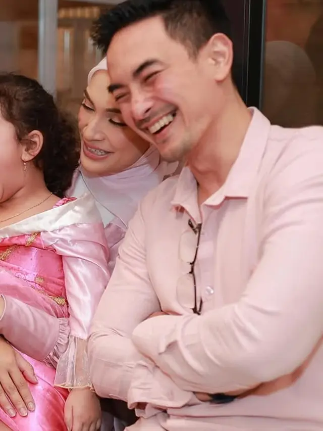 6 Potret Putri Zulhas dan Zumi Zola Rayakan Ultah Anak, Kompak dengan Nuansa Pink