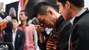 Pebulutangkis Malaysia, Lee Chong Wei dengan berlinang air mata saat mengumumkan pensiun melalui konferensi pers di Putrajaya, Kamis (13/6/2019). Mantan pemain nomor satu dunia ini memutuskan untuk gantung raket alias pensiun akibat kanker yang dideritanya. (Mohd RASFAN / AFP)