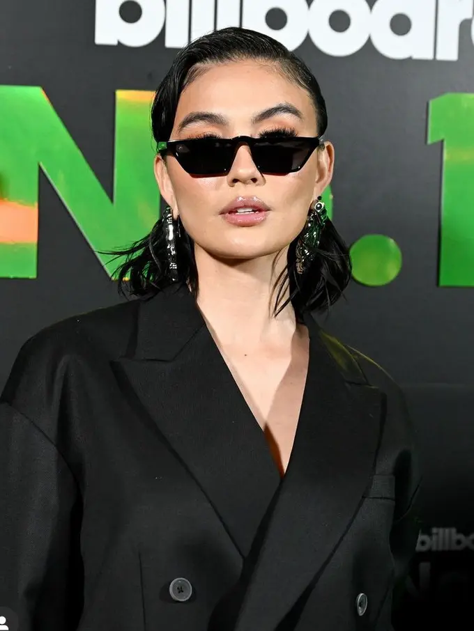 Tampilan Agnez Mo saat Hadir di Billboard No. 1s Party