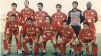 Jacksen F. Tiago (kanan atas) ketika membela PSM Makassar pada musim 1995-1996. (Bola.com/Abdi Satria)