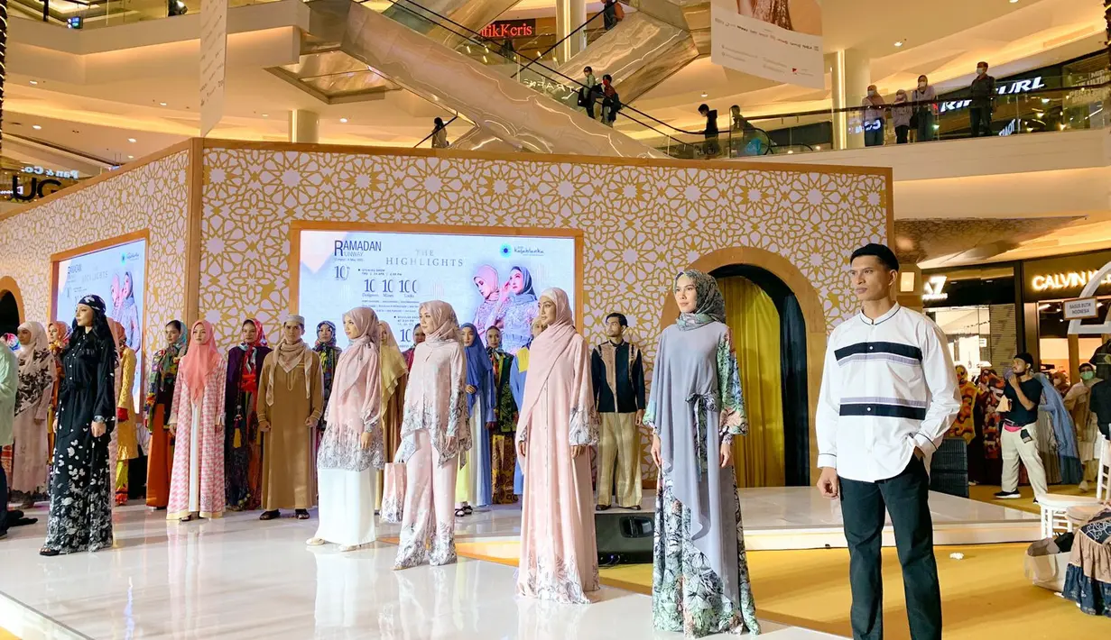 Kota Kasablanka bekerja sama dengan Asosiasi Perancang Pengusaha Mode Indonesia (APPMI) untuk menggelar signature event Ramadan Runway salah satunya modest fashion show. (Dok/Fimela.com/HildaIrach).