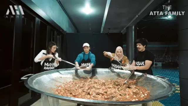 [Fimela] Atta Halilintar Masak Besar