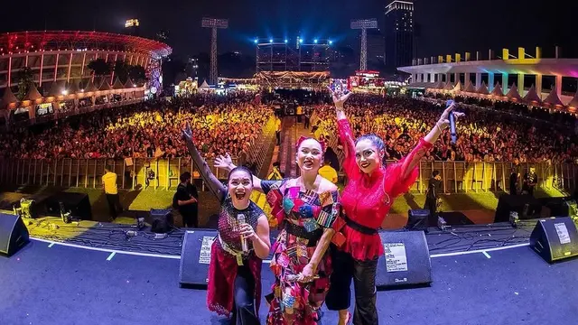 Gaya Kompak Tiga Diva Krisdayanti, Ruth Sahanaya, dan Titi DJ  di Satu Panggung, Tampil Energik di Usia 50an