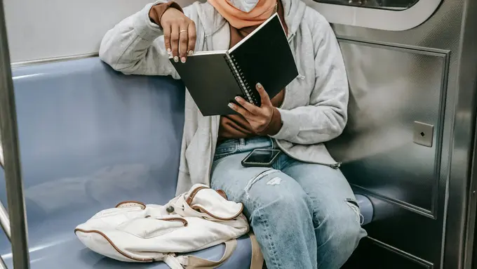 hal yang dilakukan di perjalanan.