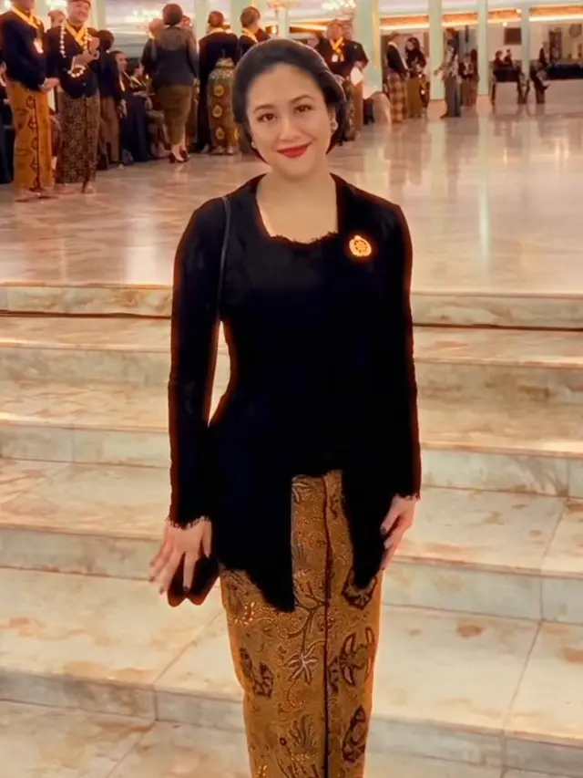 Sherina Munaf saat Kirab Malam Satu Suro di Solo. [@sherinamunaf]