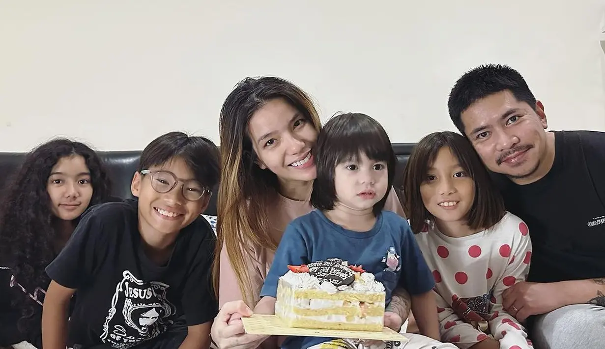 Dikehamilannya kali ini, Sheila sempat mengalami solusio plasenta. Hal itu membuat finalis pemilihan GADIS Sampul tahun 2004 itu istirahat total. [Instagram/itssheilamj]