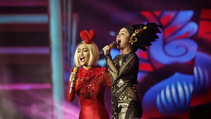 Julia Perez dan Dewi Perssik