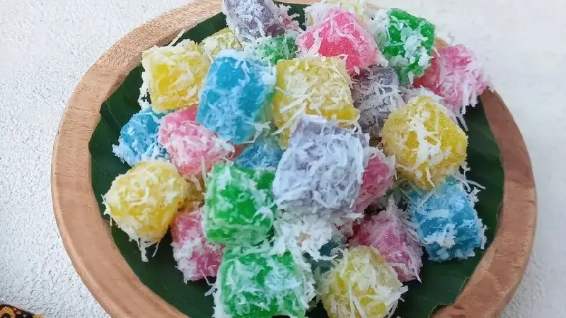 Resep kue basah cenil yang cocok jadi takjil maupun camilan Lebaran. (dok. Cookpad @retno_rrrsuryaaaa)