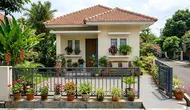 8 Inspirasi Pagar Teras Pendek yang Membuat Rumah Terasa Lapang, Cocok untuk Hunian Minimalis