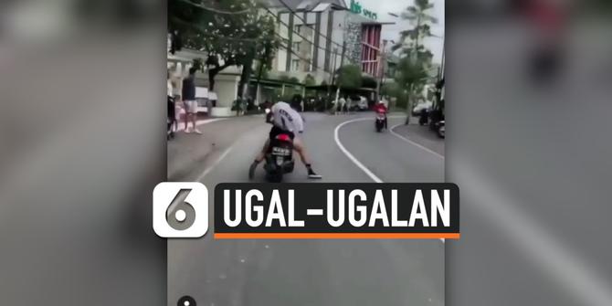 VIDEO: Demi Konten, Bule di Bali Ugal-Ugalan Saat Kendarai Motor