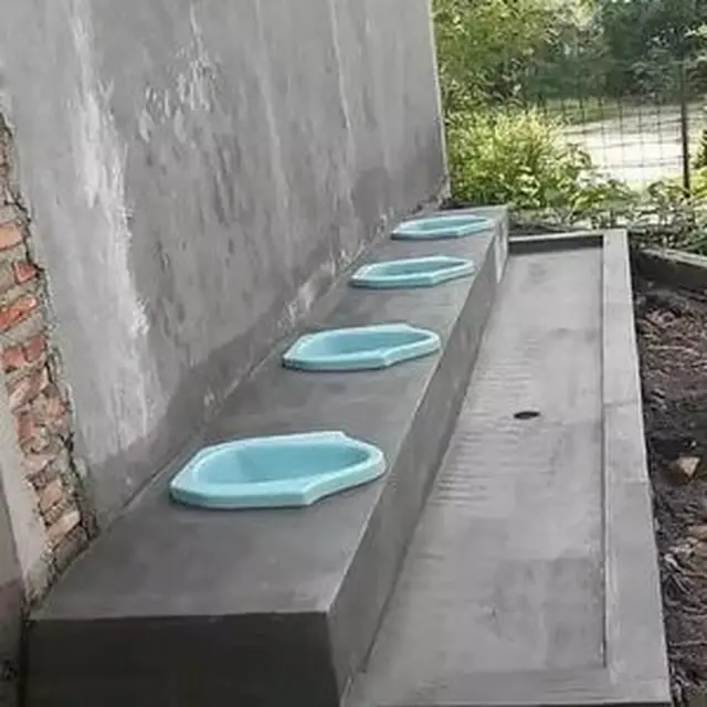 6 Penempatan WC di Tempat Terbuka Ini Tidak Terduga, Nyeleneh