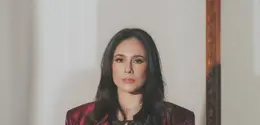 Wulan Guritno mengunggah potret terbaru saat dirinya hadir di acara lingerie. Ia pun tampil seksi kasual. [@wulanguritno]