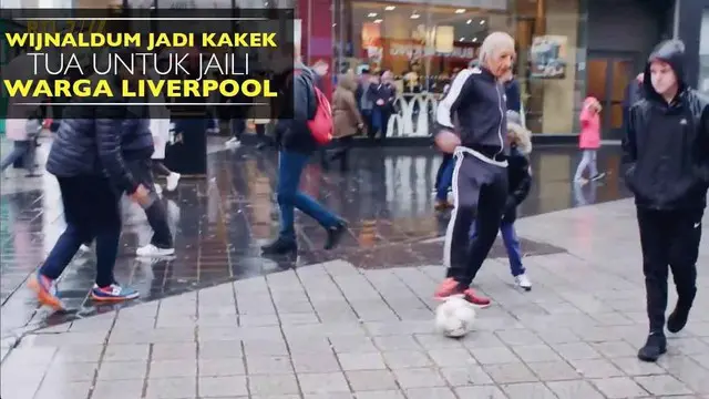 Gelandang Liverpool Jadi Kakek Tua untuk Kerjai Warga di Mall