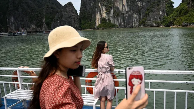 Corona Mereda, Wisata Vietnam Kembali Menggeliat