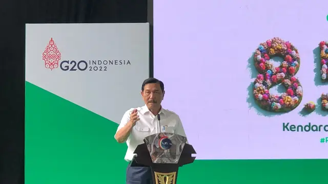 Menteri Koordinator Bidang Kemaritiman dan Investasi Luhut Binsar Pandjaitan menghadiri peluncuran GrabElectric di Kemenko Marves, Jakarta, Selasa (12/7/2022)
