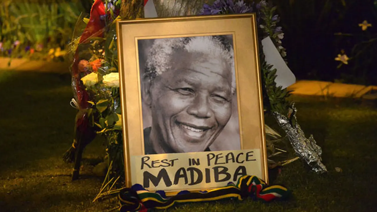 mandela-131210d.jpg