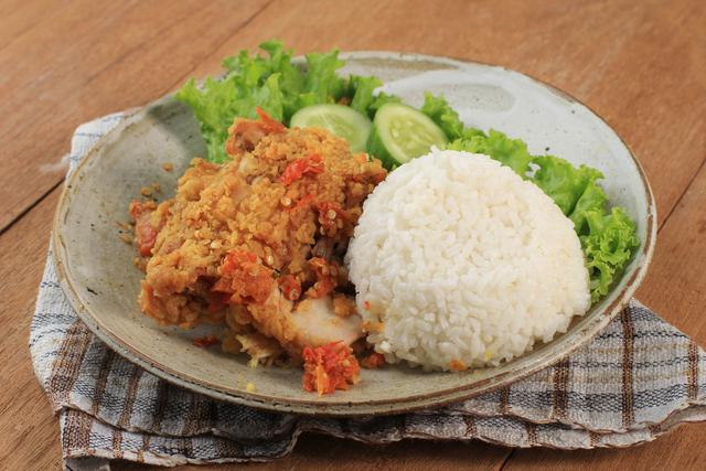 3. Ayam Geprek Bu Bagong Jadi Andalan Sahur Pecinta Pedas
