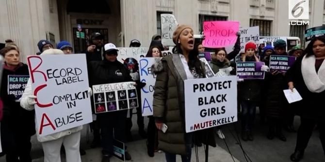 VIDEO: Polisi Periksa Studio Rekaman R. Kelly