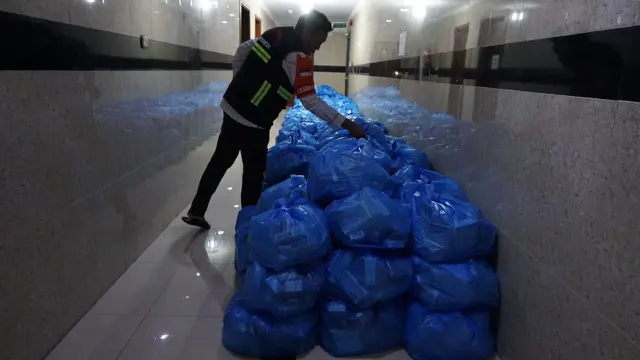 Sebanyak 60 koli obat-obatan dan alat kesehatan telah dikirim ke Pos Kesehatan (Poskes) di Arafah dan Mina untuk mendukung pelayanan kesehatan jemaah selama prosesi puncak haji. (FOTO: MCH PPIH ARAB SAUDI 2023)